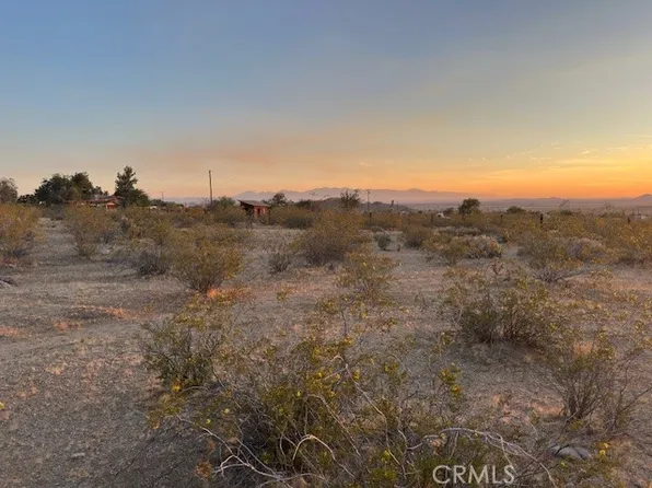 20 Old Mine Rd, Apple Valley, CA 92307