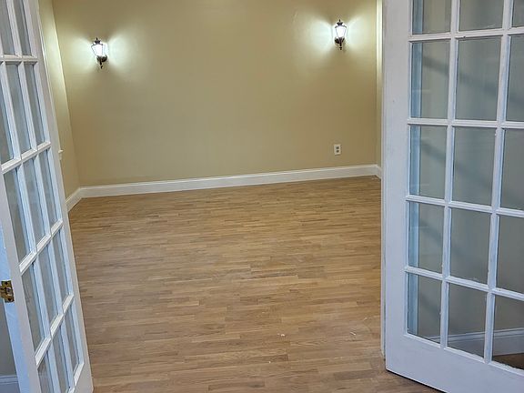 5th image of 106 Vernon St