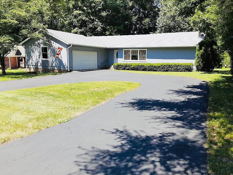 1st image of 62 Spruce Ct