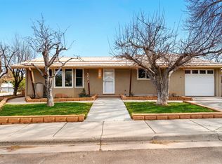 1021 Pinon Loop, Los Alamos, NM 87544