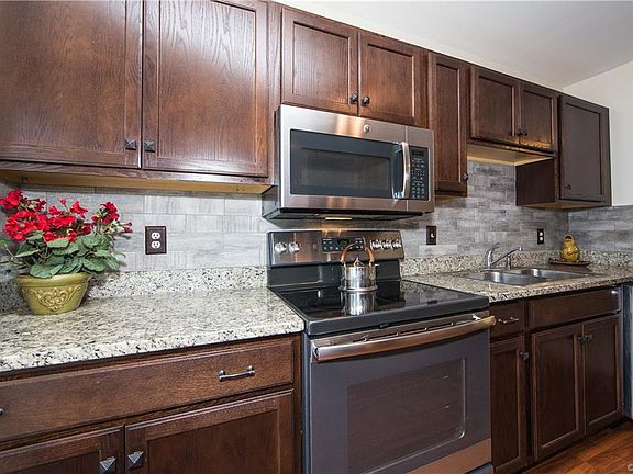 2nd image of 1910 Airy Cir