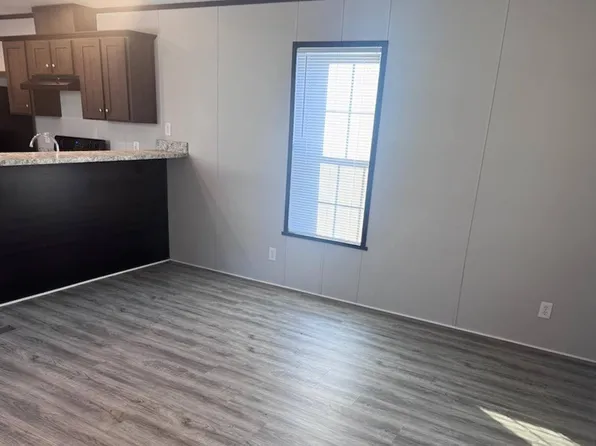 168 Lawrence Pl #142, Lake Station, IN 46405