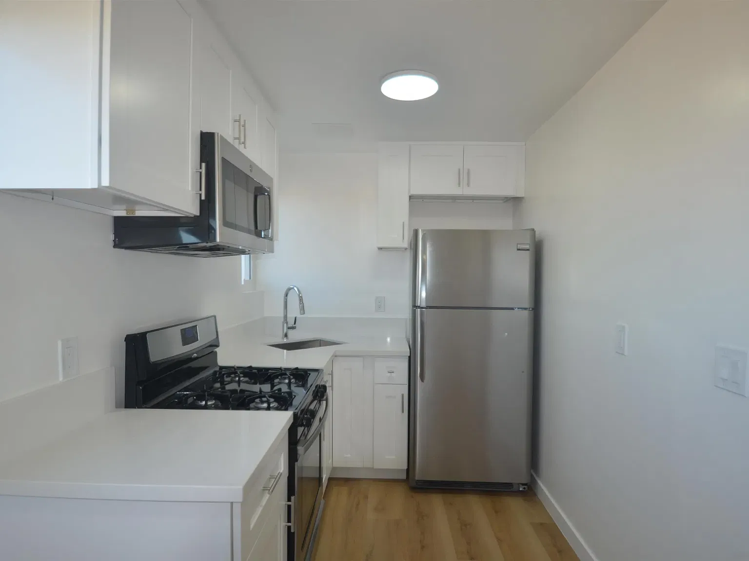 1 bed, 1.0 bath, 650 sqft, $2,000 — Photo 3