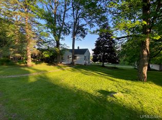 943 E H St, Iron Mountain, MI 49801