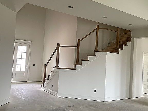 2nd image of 2608 NE Waterfall Ave