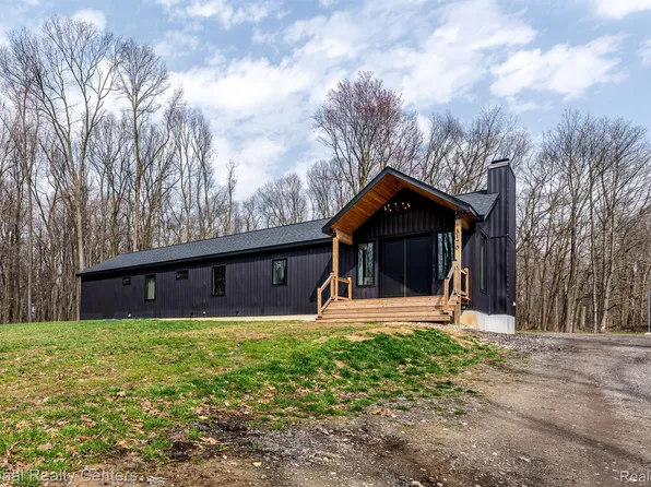 3170 Trillium Ln, Oxford, MI 48371