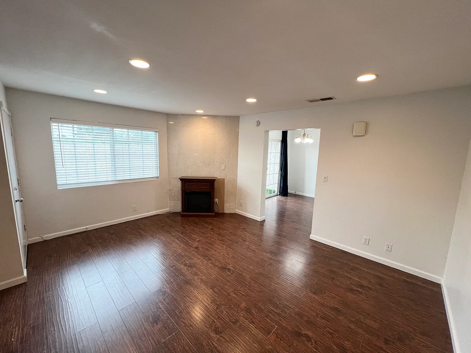 3 bed, 1381 sqft, $3,500 — Photo 2