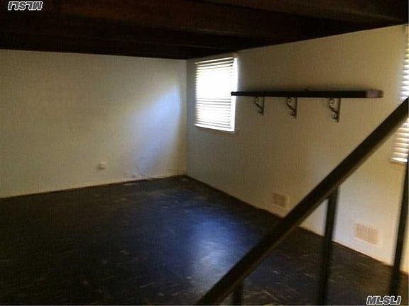 4th image of 22 Mayflower Ln
