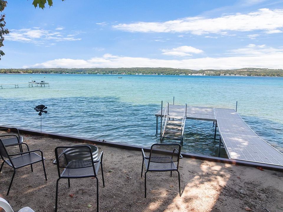 644 S Stony Point Rd, Suttons Bay, MI 49682 Zillow