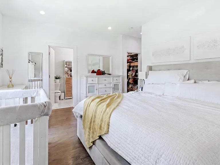 290 Griffith St #1 — Photo 24