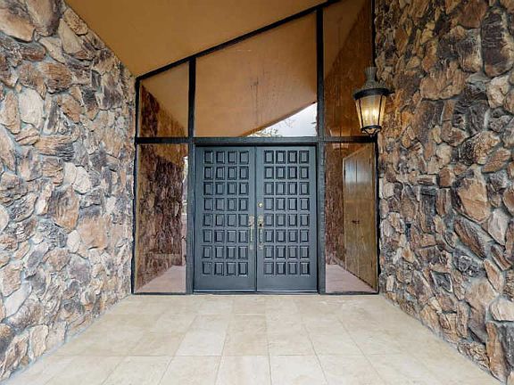 4th image of 1385 Echo Valley Dr