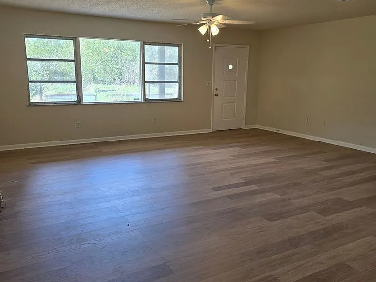 5015 Darlington Rd — Photo 2