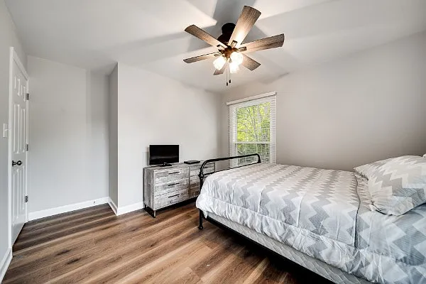 1015 Craig St — Photo 7