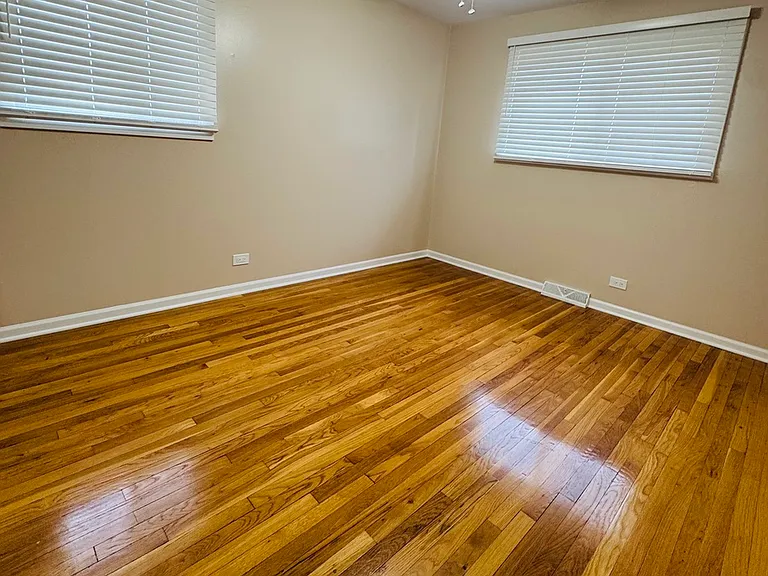 7011 N Hamlin Ave — Photo 15