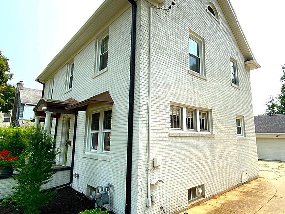 3rd image of 1620 W Oakwood Ave