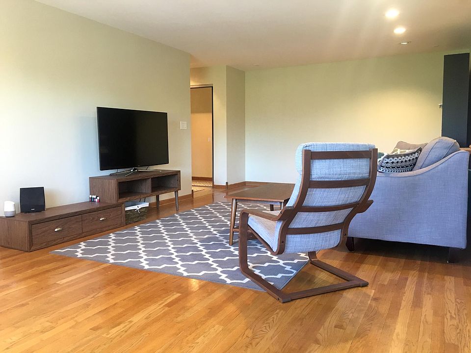 1st image of 744 Dempster St