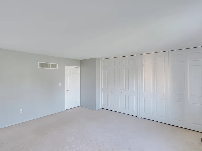 32276 W Twelve Mile Rd #31 — Photo 34