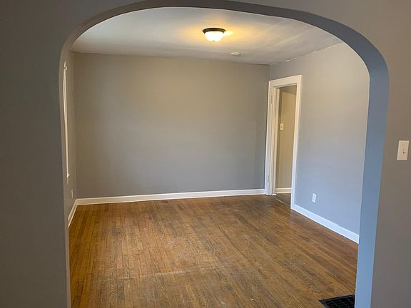 3rd image of 1229 N Gladstone Ave #1229