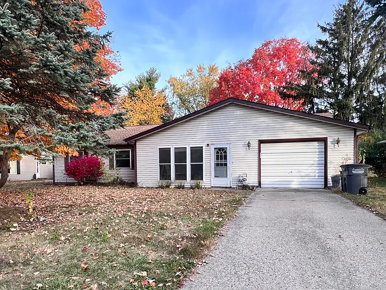 924 Princess Dr — Photo 1