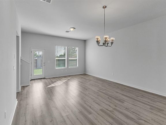 4th image of 1203 Showbox St