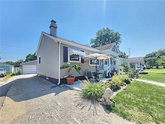 3rd image of 1312 S Lawn Dr