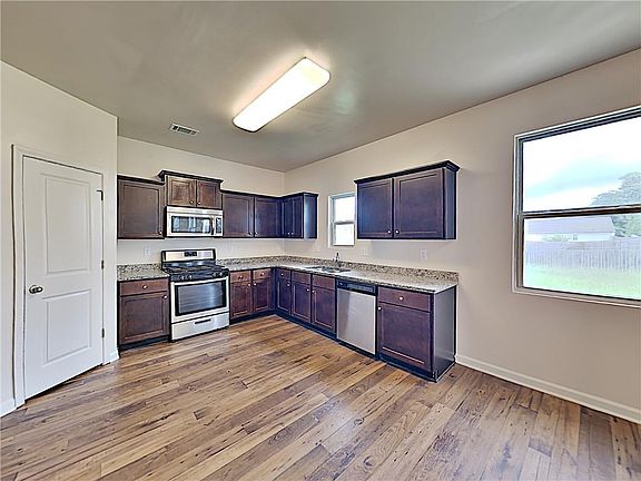 2nd image of 3032 Avondale Blvd SE