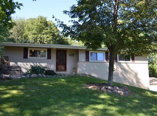 S86W30392 Stonegate Dr, Mukwonago, WI 53149