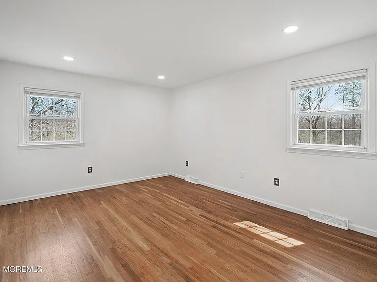 10 Monroe Ct — Photo 28