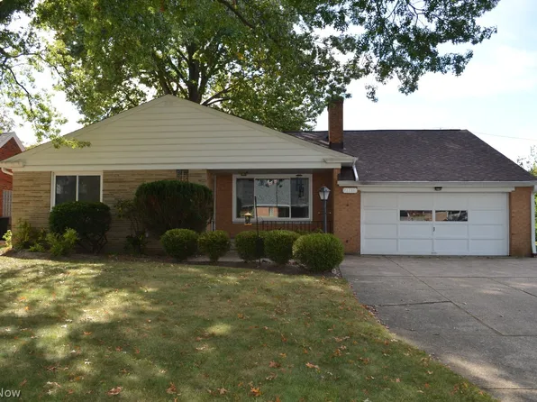 21145 Parkwood Ave, Fairview Park, OH 44126