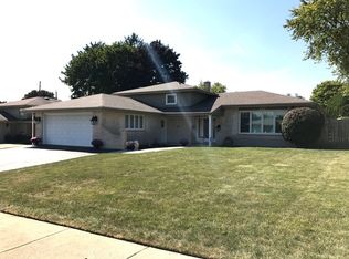 820 W Heritage Dr, Addison, IL 60101