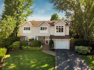 110 Manhattan Ct W, Jericho, NY 11753