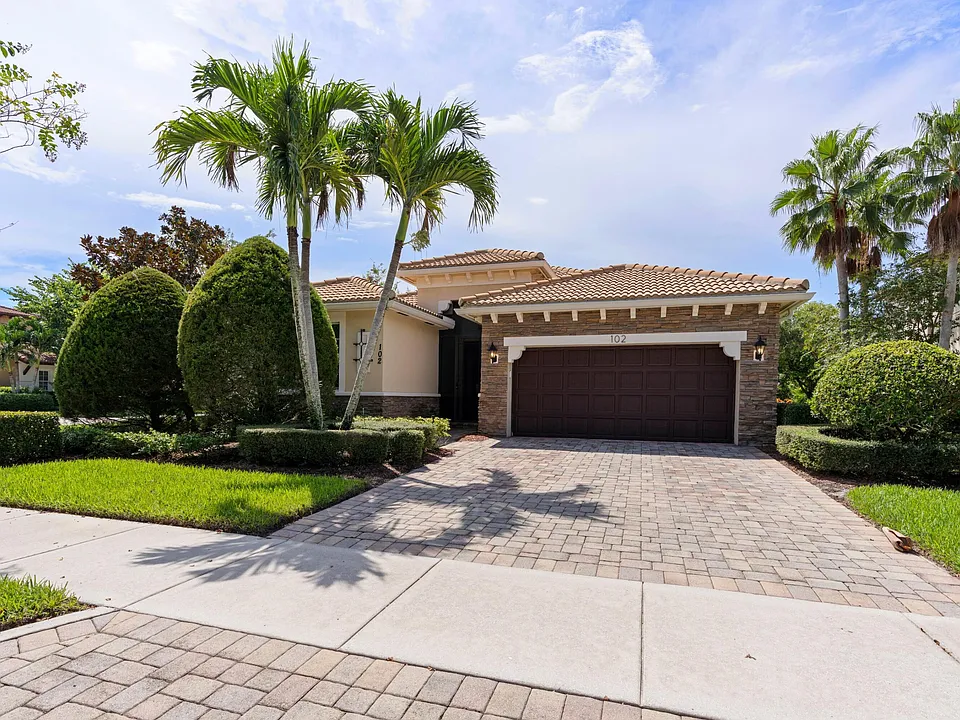 102 Crab Cay Way