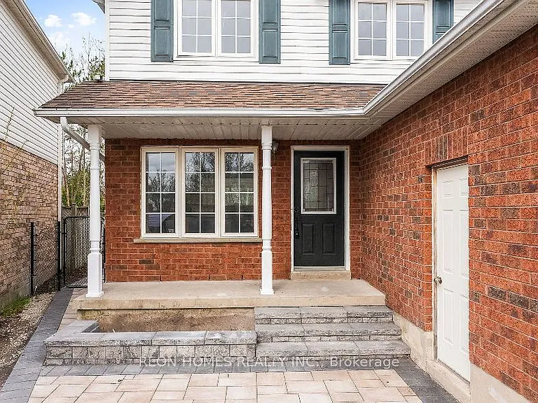 1885 Dalhousie Cres — Photo 3