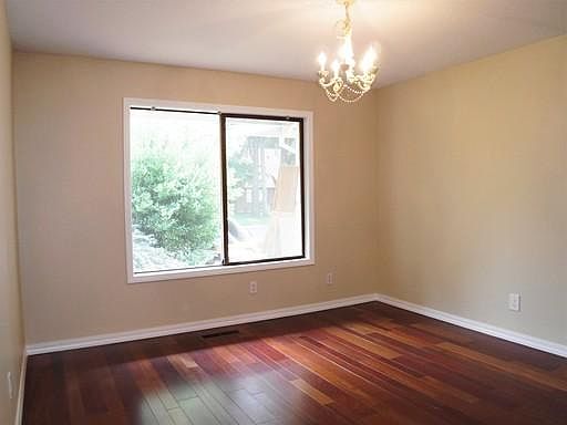 3rd image of 519 NE Geraldine Dr