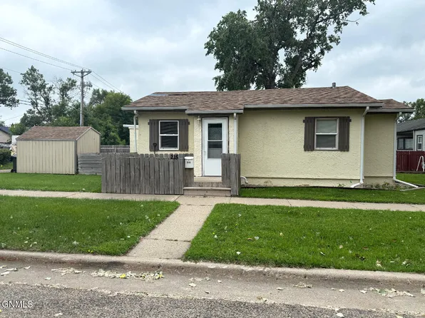 215 7th St SW, Jamestown, ND 58401