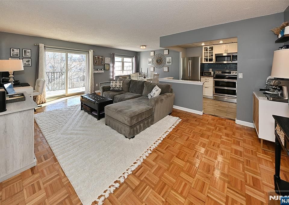 1st image of 550 Fairview Ave APT 209