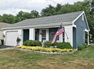 556 Stratford Ln, Ridge, NY 11961