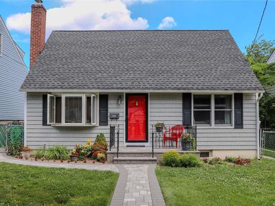 121 Dorset Avenue, Albertson, NY, 11507