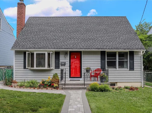 121 Dorset Avenue, Albertson, NY 11507