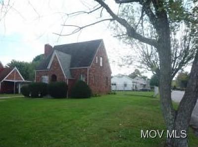 4th image of 807 Elder St