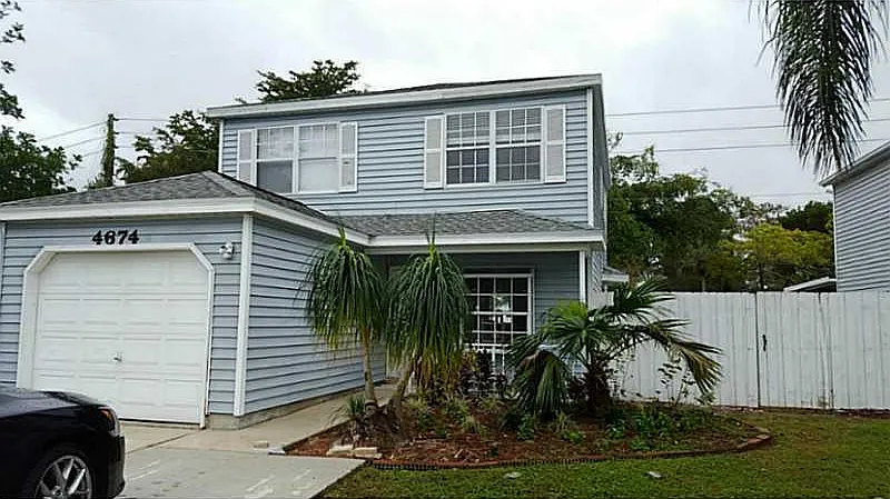 4674 Lakeside Cir