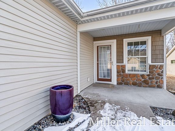 3rd image of 630 River Walk St