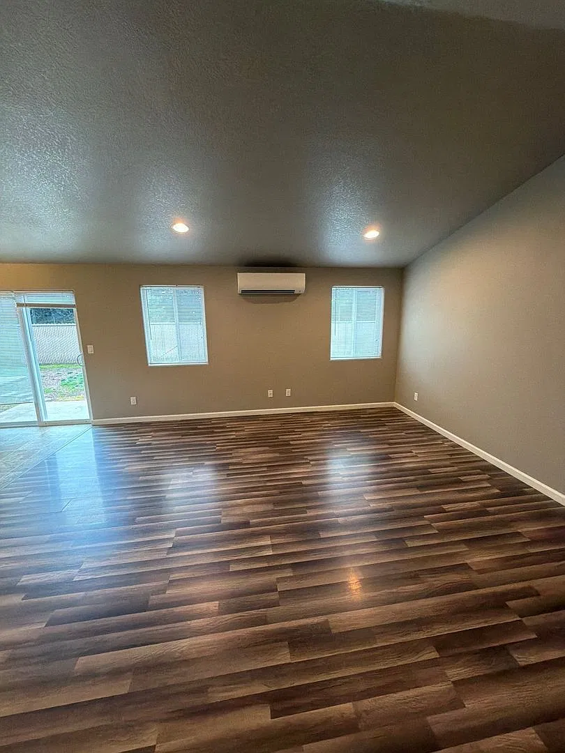 3 bed, 2.0 bath, 1412 sqft, $2,200 — Photo 4