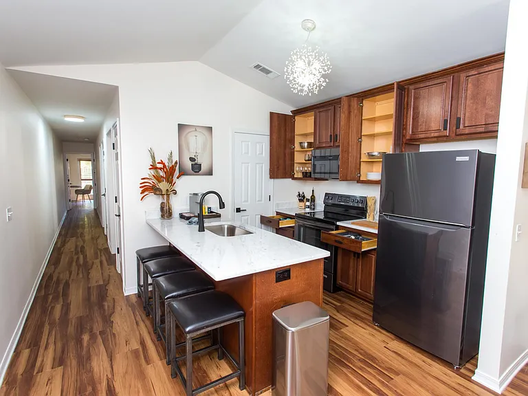 914 N 7th Ave — Photo 10