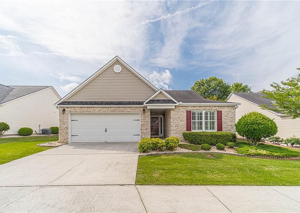 1st image of 707 Village Ln