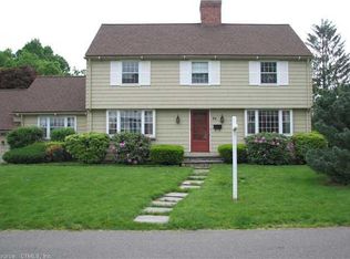 44 Sunrise Hill Dr, West Hartford, CT 06107