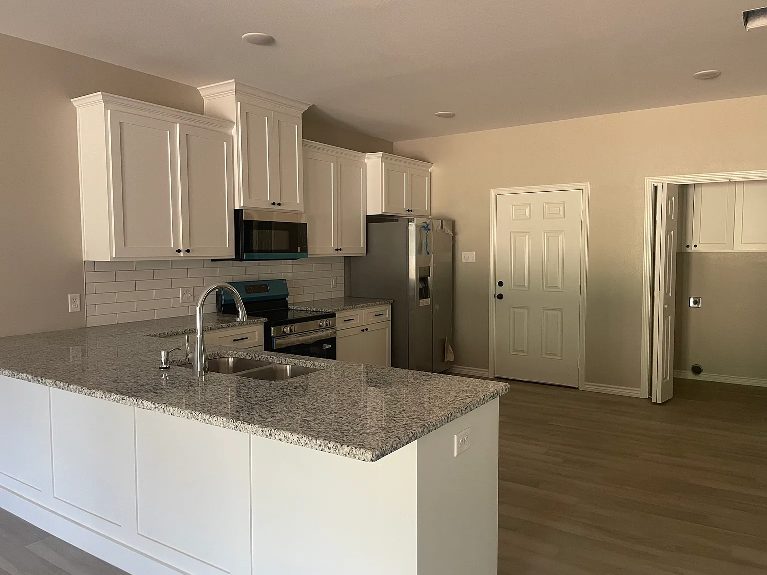 3 bed, 1300 sqft, $1,600 — Photo 4