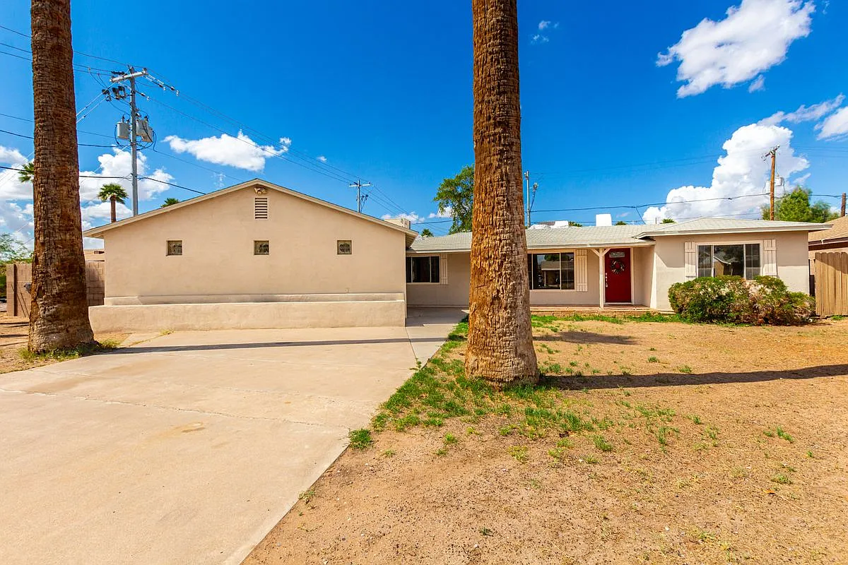 4 bed, 2.0 bath, 2419 sqft, $1,975 — Photo 1