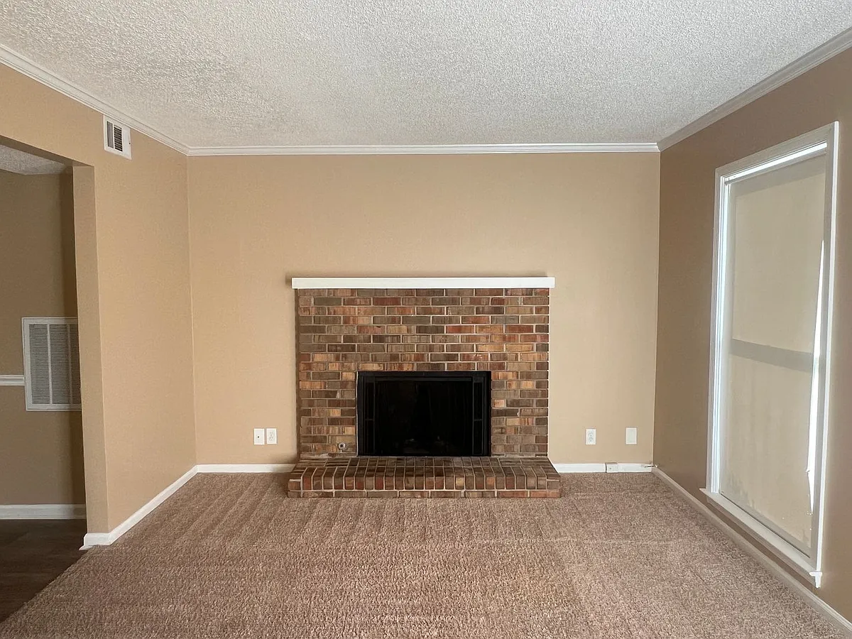 Building Photo - 137 N Springs Ct
