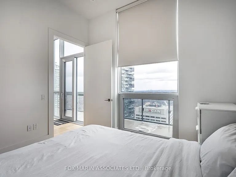 39 Roehampton Ave #4604 — Photo 9